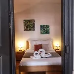 Maison 1708 - Rue Du Canard - Center Готель *